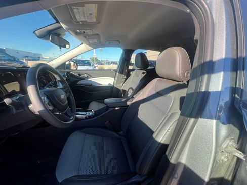 Used 2025 Chevrolet Trax LT image 36