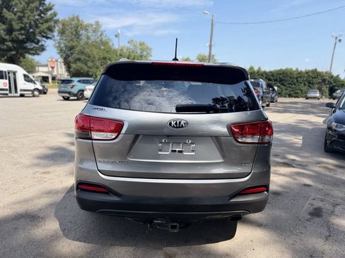 Used 2017 Kia Sorento LX FWD image 5