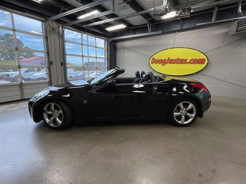 Used 2006 Nissan 350Z Grand Touring RWD image 26
