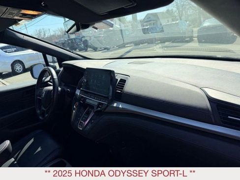 Used 2025 Honda Odyssey Sport-L image 9