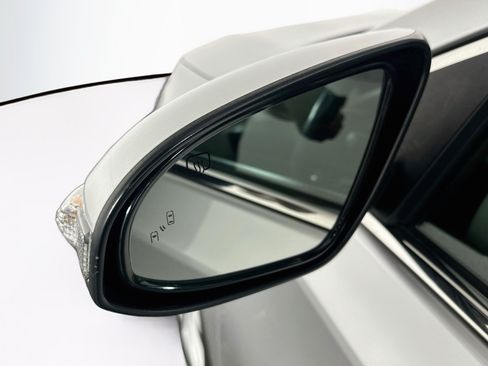 Used 2013 Toyota Avalon Limited w/ Technology Pkg FWD image 16