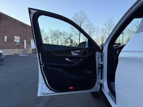Used 2019 Mercedes-Benz GLC 300 4MATIC image 13