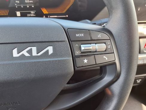 Used 2025 Kia K4 FWD image 23