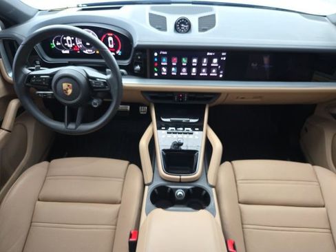 Used 2024 Porsche Cayenne S image 12