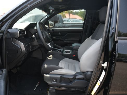 Certified 2025 Toyota Tacoma TRD Off-Road AWD/4WD image 7