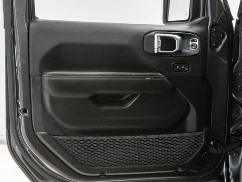 Used 2025 Jeep Wrangler Unlimited Sahara AWD/4WD image 9