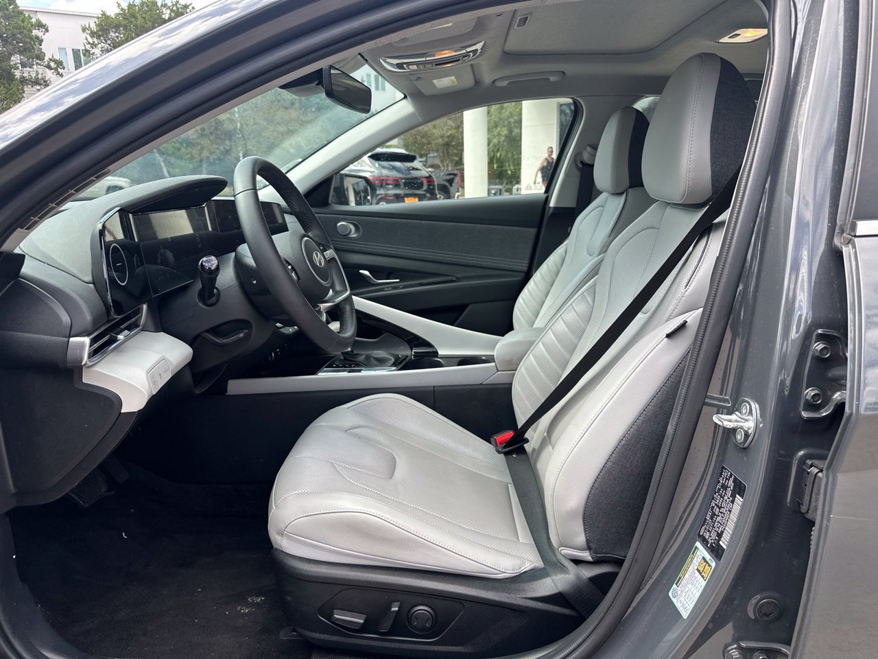 Used 2024 Hyundai Elantra Limited FWD image 9
