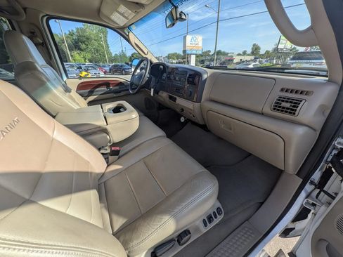Used 2007 Ford F350 Lariat RWD image 8