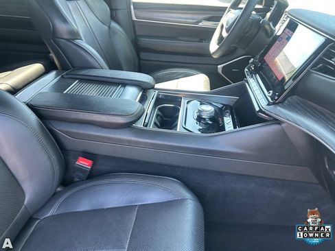 Used 2024 Jeep Wagoneer Series II w/ Flexible Seating Group RWD image 12