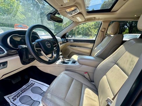 Used 2017 Jeep Grand Cherokee Limited AWD/4WD image 9