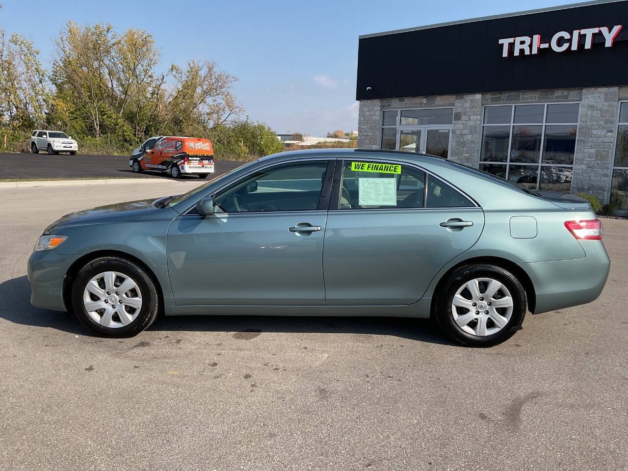 Used 2011 Toyota Camry LE FWD image 3