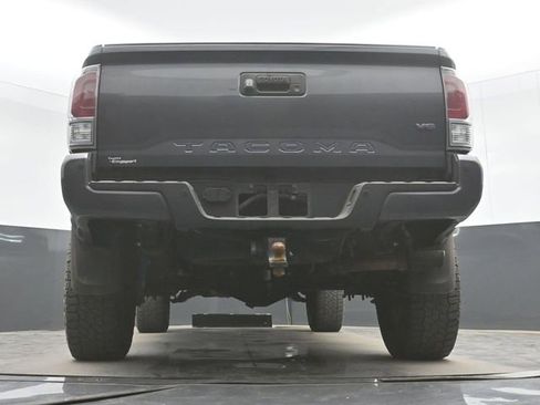 Used 2022 Toyota Tacoma TRD Sport w/ Technology Package AWD/4WD image 32