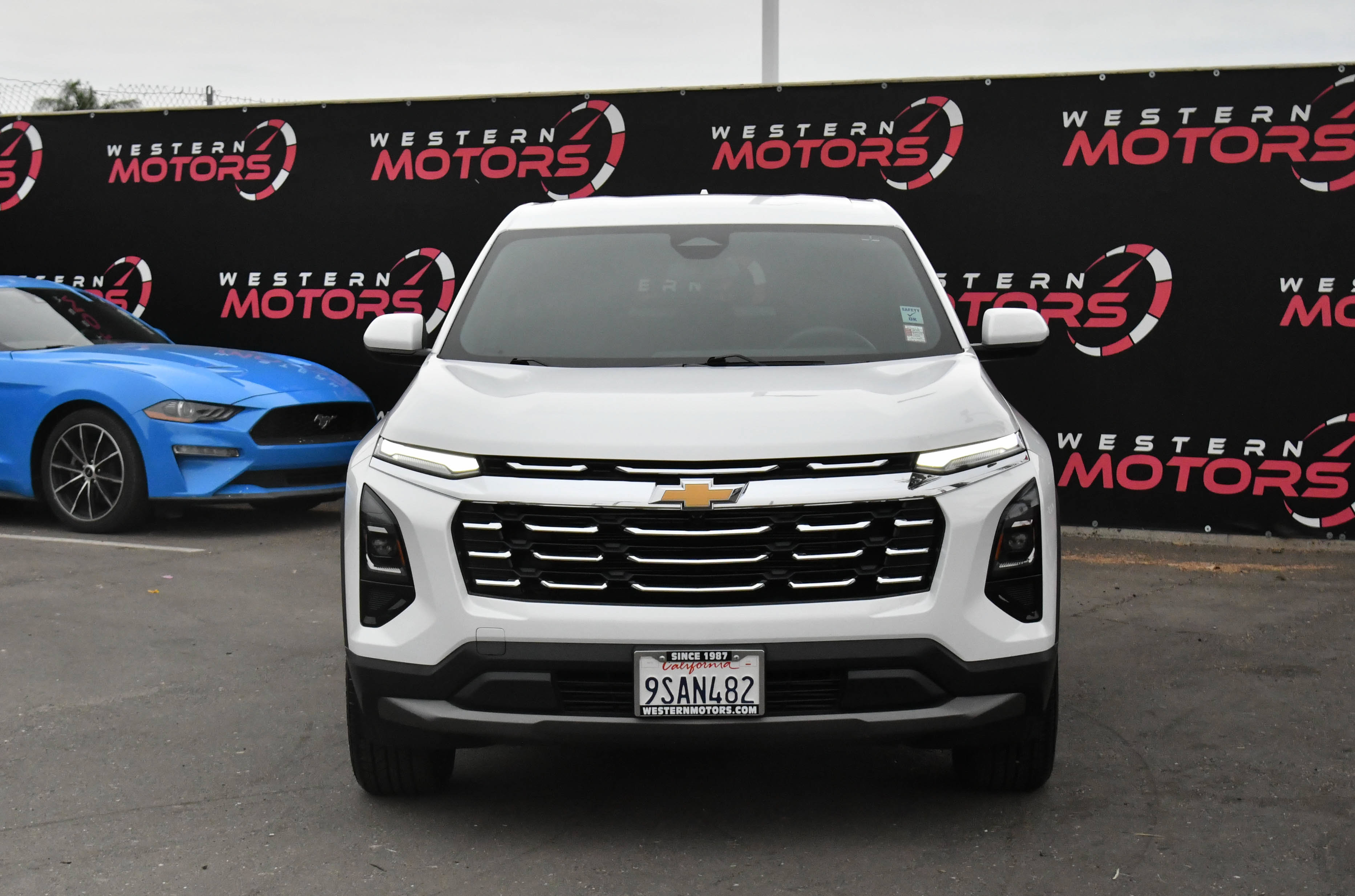 Used 2025 Chevrolet Equinox LT FWD image 2