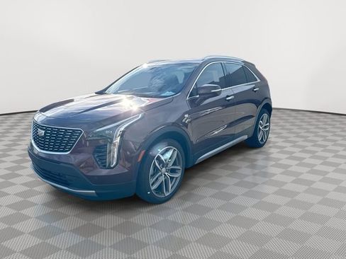 Used 2022 Cadillac XT4 Premium Luxury w/ Enhanced Visibility Package image 4