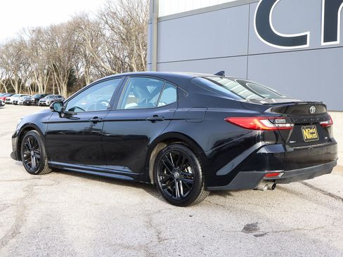 Used 2025 Toyota Camry SE image 6