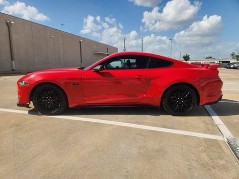 Used 2019 Ford Mustang GT Premium w/ GT Performance Package RWD image 4