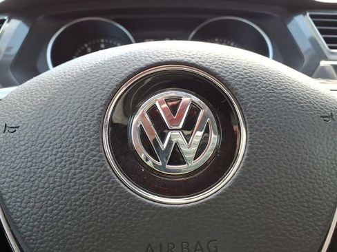 Used 2018 Volkswagen Tiguan SE AWD/4WD image 17
