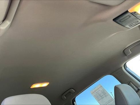 Used 2025 Nissan Rogue SV image 17