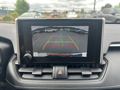 Used 2025 Toyota RAV4 XLE AWD/4WD image 16