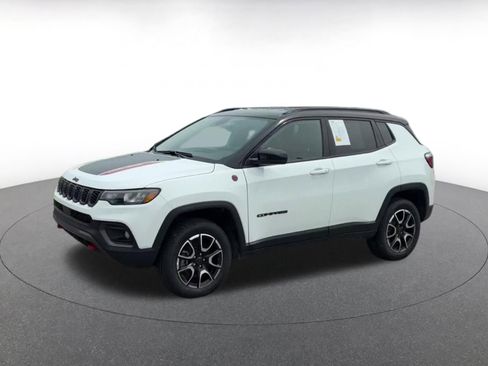 Used 2025 Jeep Compass Trailhawk AWD/4WD image 6
