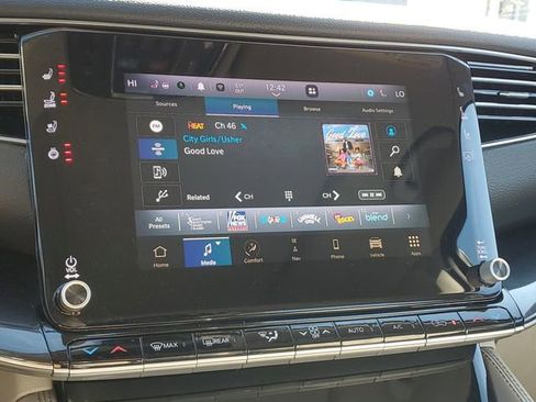 Certified 2024 Jeep Wagoneer 2WD w/ Premium Group I image 32