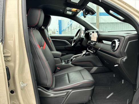 Used 2023 Chevrolet Colorado Z71 w/ Z71 Convenience Package 2 image 28