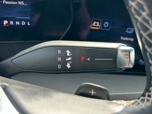 Certified 2025 Chevrolet Traverse LT image 26