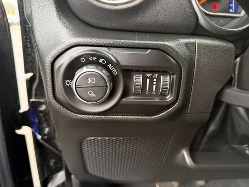 Used 2022 Jeep Gladiator Overland image 23