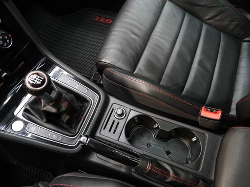 Used 2019 Volkswagen GTI SE image 59