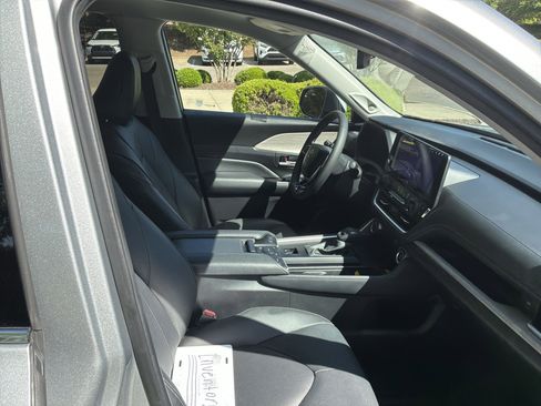 Used 2024 Toyota Grand Highlander Limited image 33