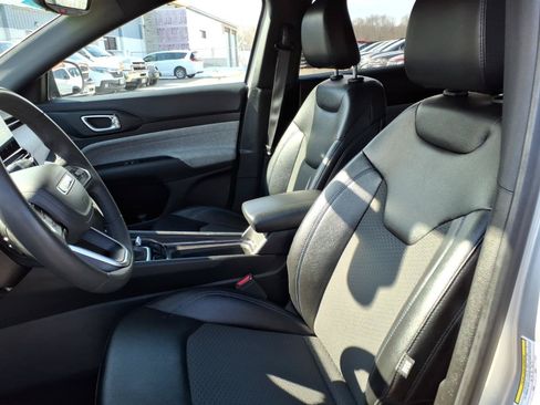Used 2024 Jeep Compass Latitude AWD/4WD image 13