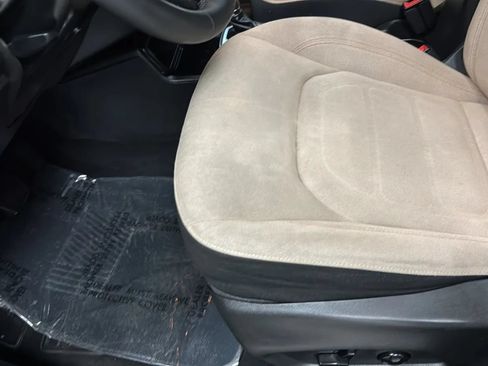 Used 2018 Jeep Renegade Latitude w/ Popular Equipment Group FWD image 27