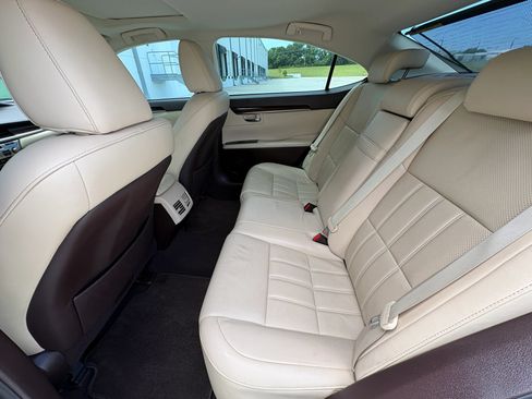 Used 2018 Lexus ES 350 w/ Luxury Package w/Wood Trim FWD image 36