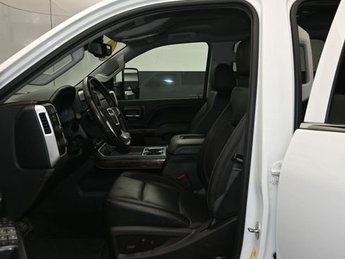 Used 2018 GMC Sierra 2500 SLT w/ Duramax Plus Package AWD/4WD image 10
