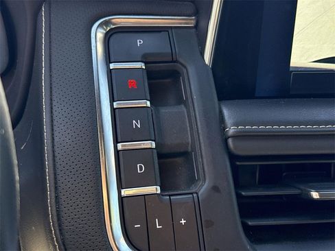 Used 2023 Chevrolet Suburban Premier image 14