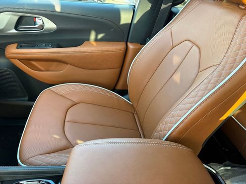 New 2026 Chrysler Pacifica Pinnacle w/ Trailer Tow Group image 32