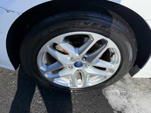 Used 2015 Ford Fusion SE image 11
