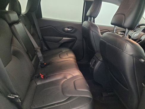 Used 2019 Jeep Cherokee Limited image 19