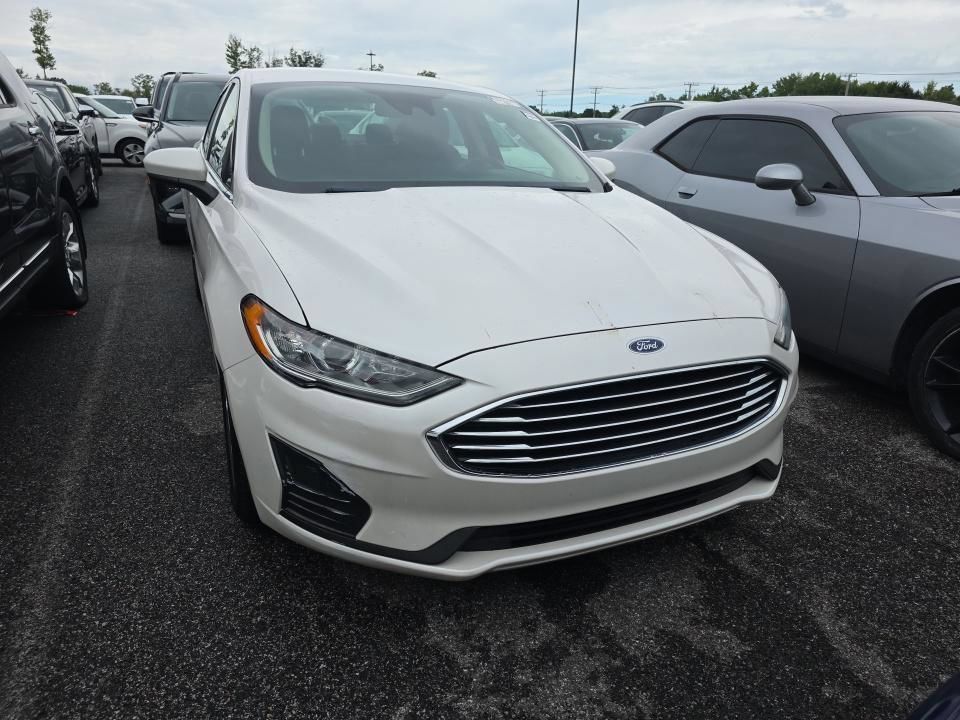 Used 2020 Ford Fusion SE FWD image 2