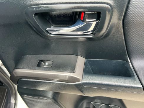 Used 2017 Toyota Tacoma TRD Off-Road image 26