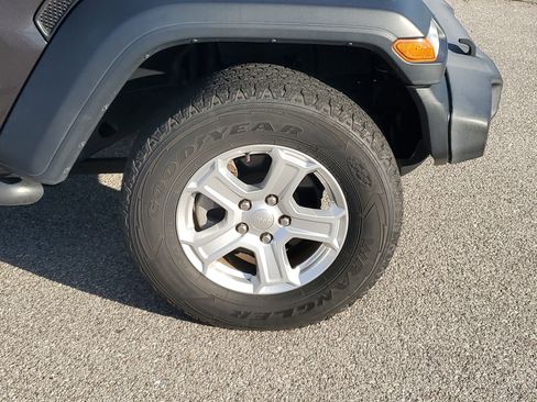 Used 2018 Jeep Wrangler Unlimited Sport S image 9