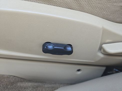 Used 2009 Chevrolet Equinox LT w/ LT Preferred Equipment Group FWD image 12