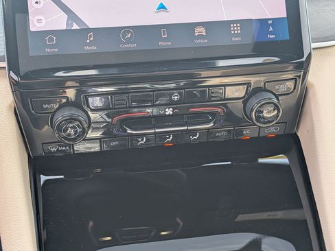 Certified 2024 Jeep Grand Cherokee Limited image 24