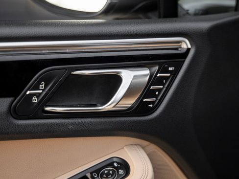 Certified 2020 Porsche Macan S AWD/4WD image 22