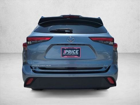 Used 2022 Toyota Highlander XLE FWD image 7