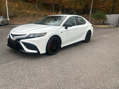 Used 2024 Toyota Camry SE image 7