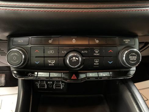 Used 2024 Dodge Durango GT w/ Blacktop Package image 10