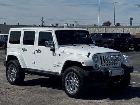 Used 2014 Jeep Wrangler Unlimited Sahara w/ Connectivity Group AWD/4WD image 2