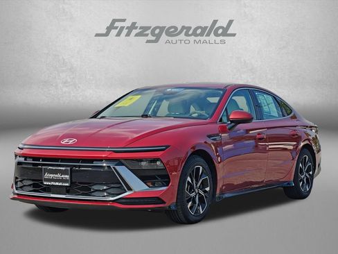 Used 2025 Hyundai Sonata SEL FWD image 2