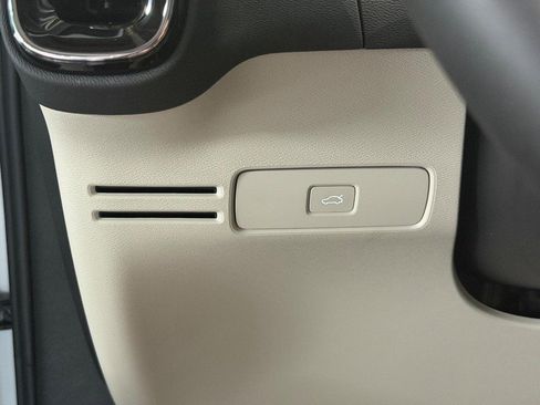 New 2026 Volvo XC40 B5 Ultra w/ Climate Package image 12